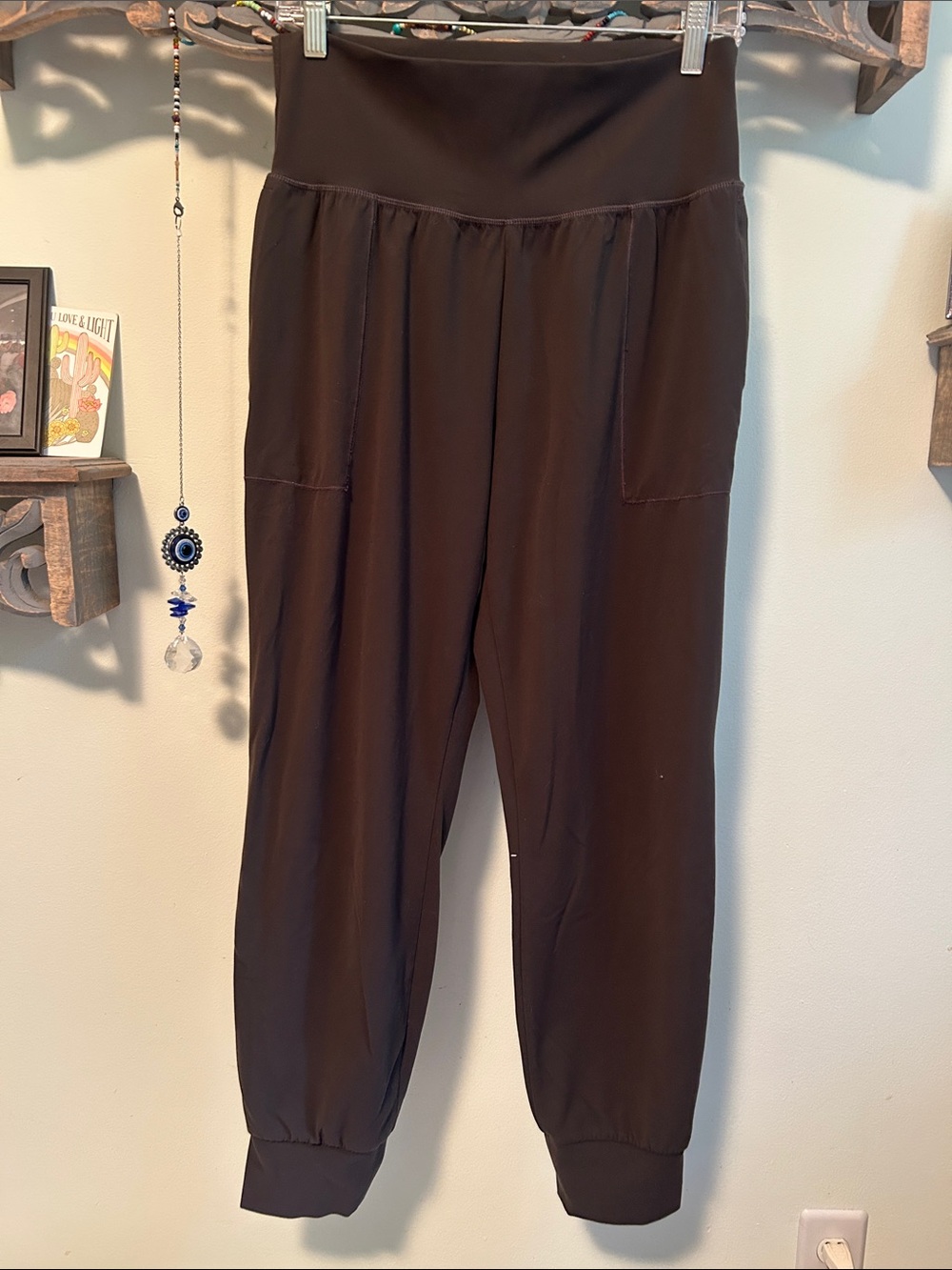 Athleta salutation jogger in powervita